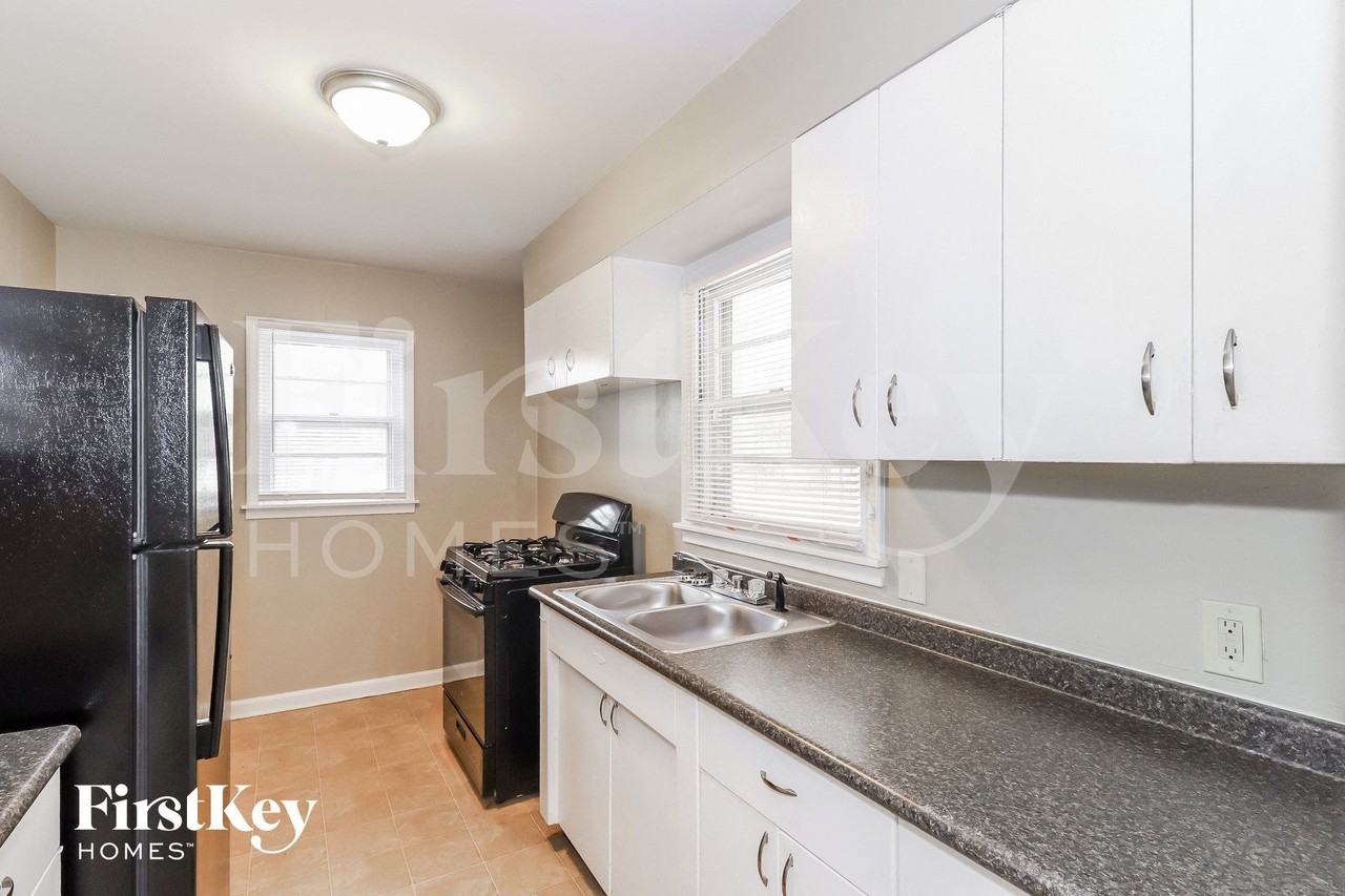 4976 Flamingo Rd - Photo 5 of 14