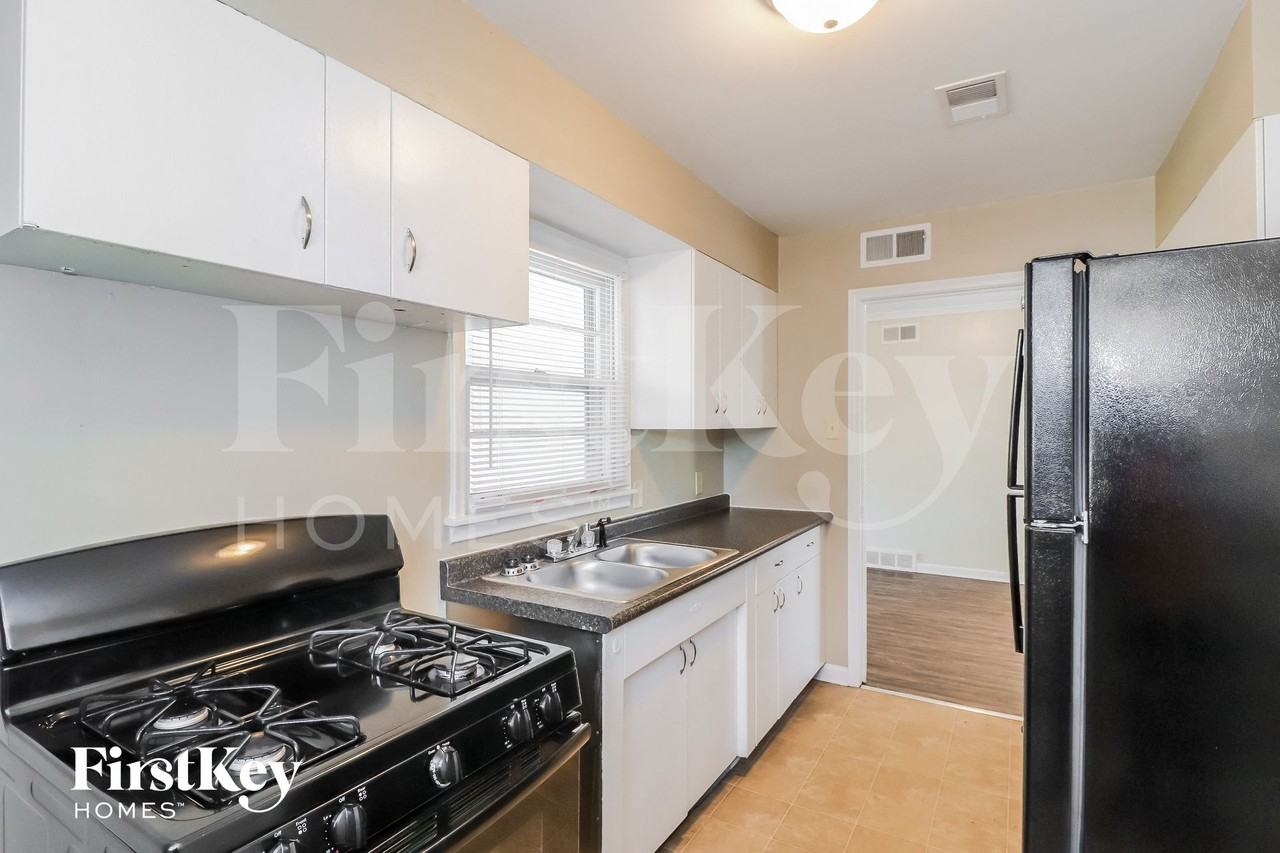 4976 Flamingo Rd - Photo 6 of 14