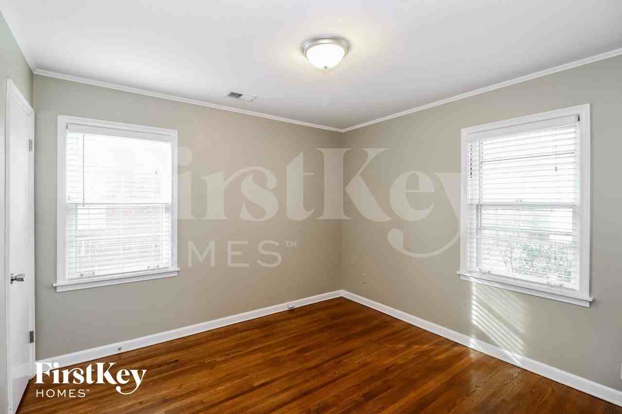 4976 Flamingo Rd - Photo 7 of 14