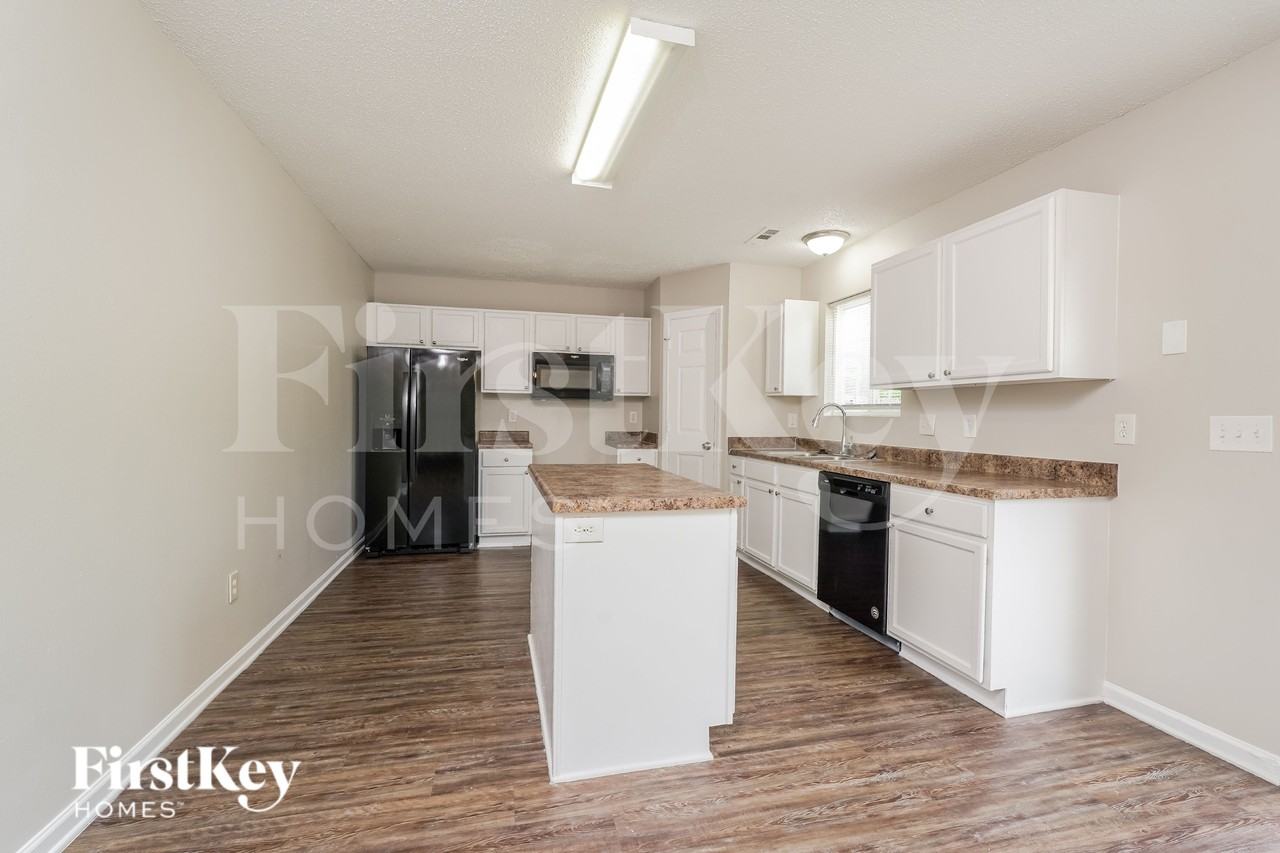3737 Eskdale Dr - Photo 5 of 17