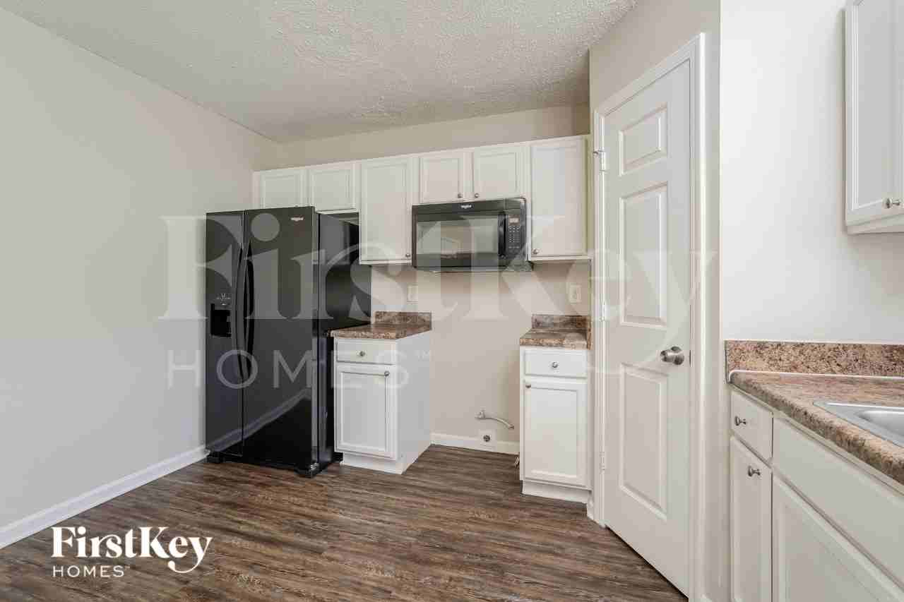 3737 Eskdale Dr - Photo 7 of 17