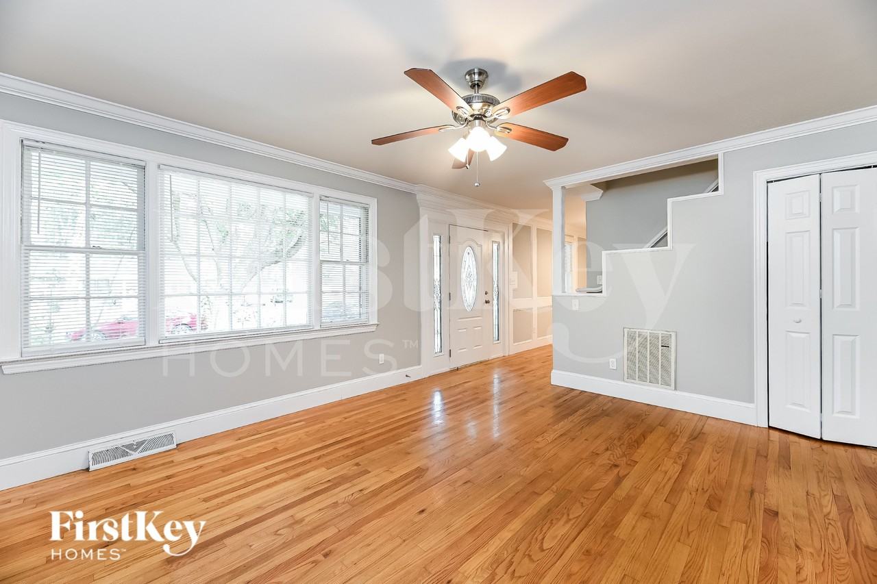 312 Rose Ln - Photo 2 of 16