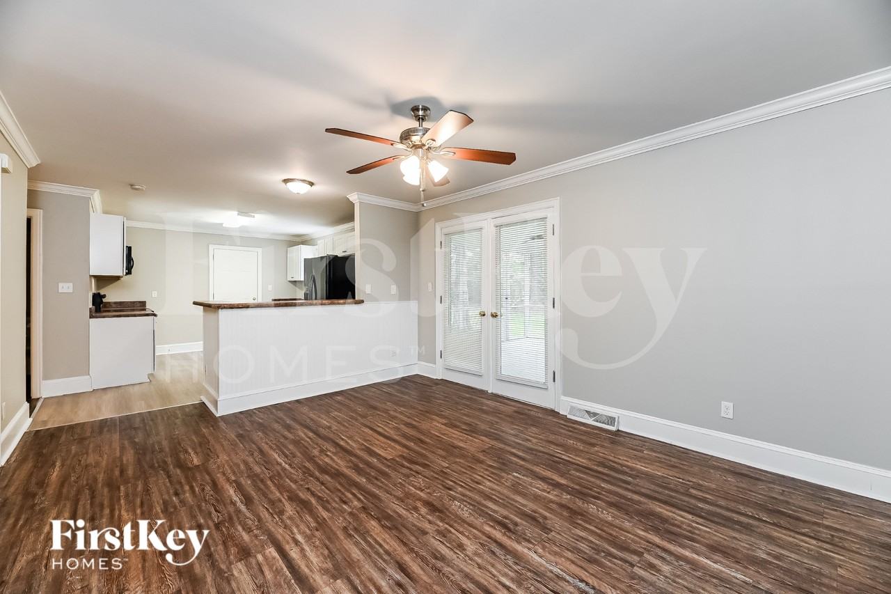 312 Rose Ln - Photo 6 of 16