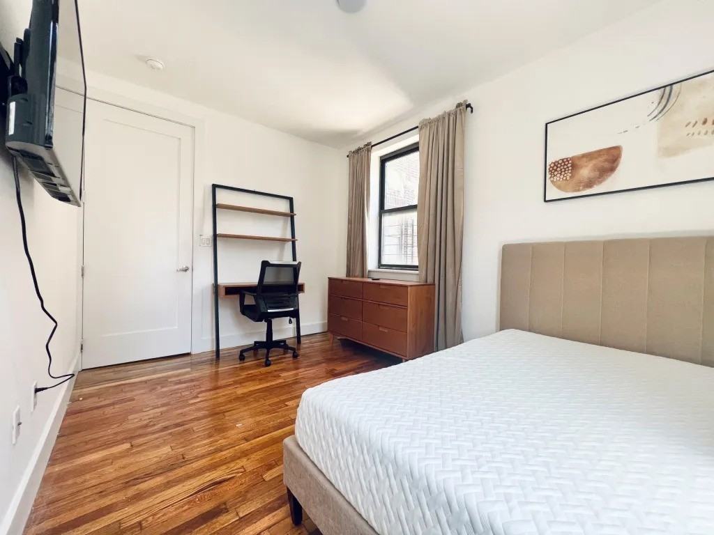 Private Bedroom in 4 Bedroom/2.5 Bathroom Home - Photo 2 of 9