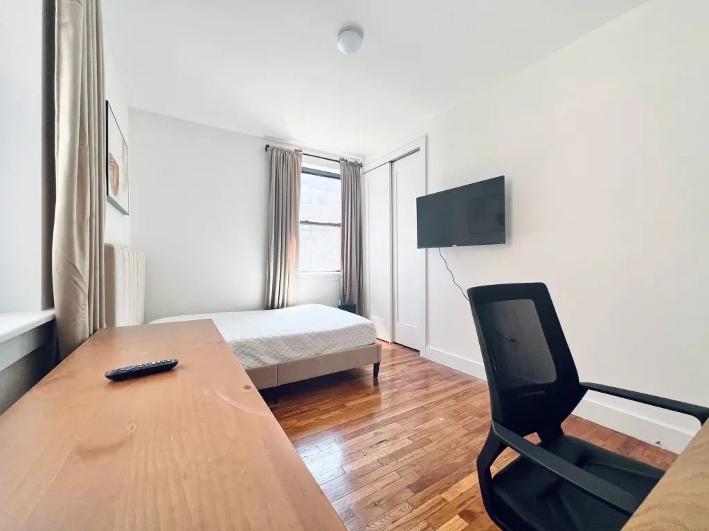 Private Bedroom in 4 Bedroom/2.5 Bathroom Home - Photo 3 of 9
