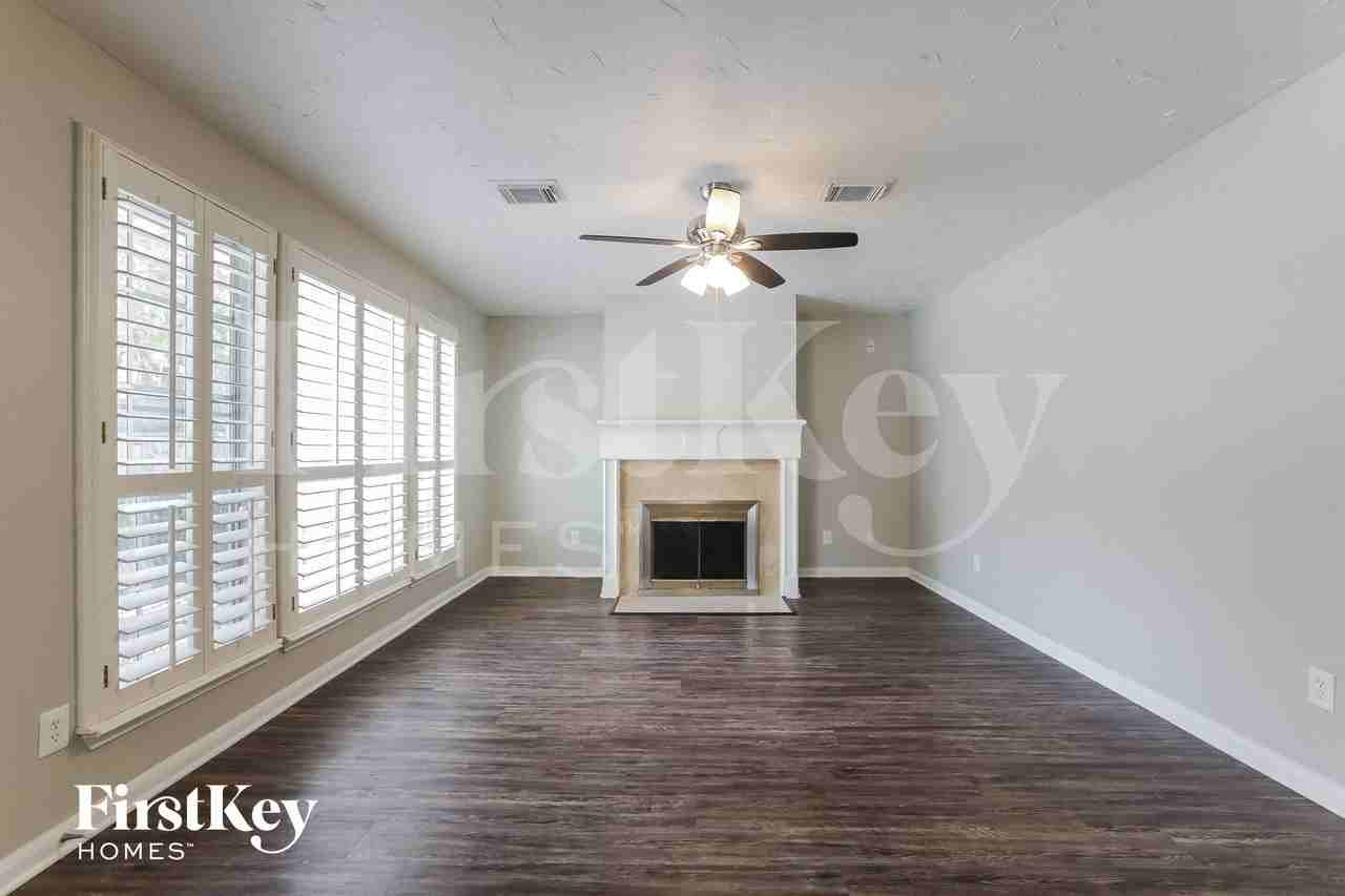 1915 Kelliwood Trails Dr - Photo 3 of 15