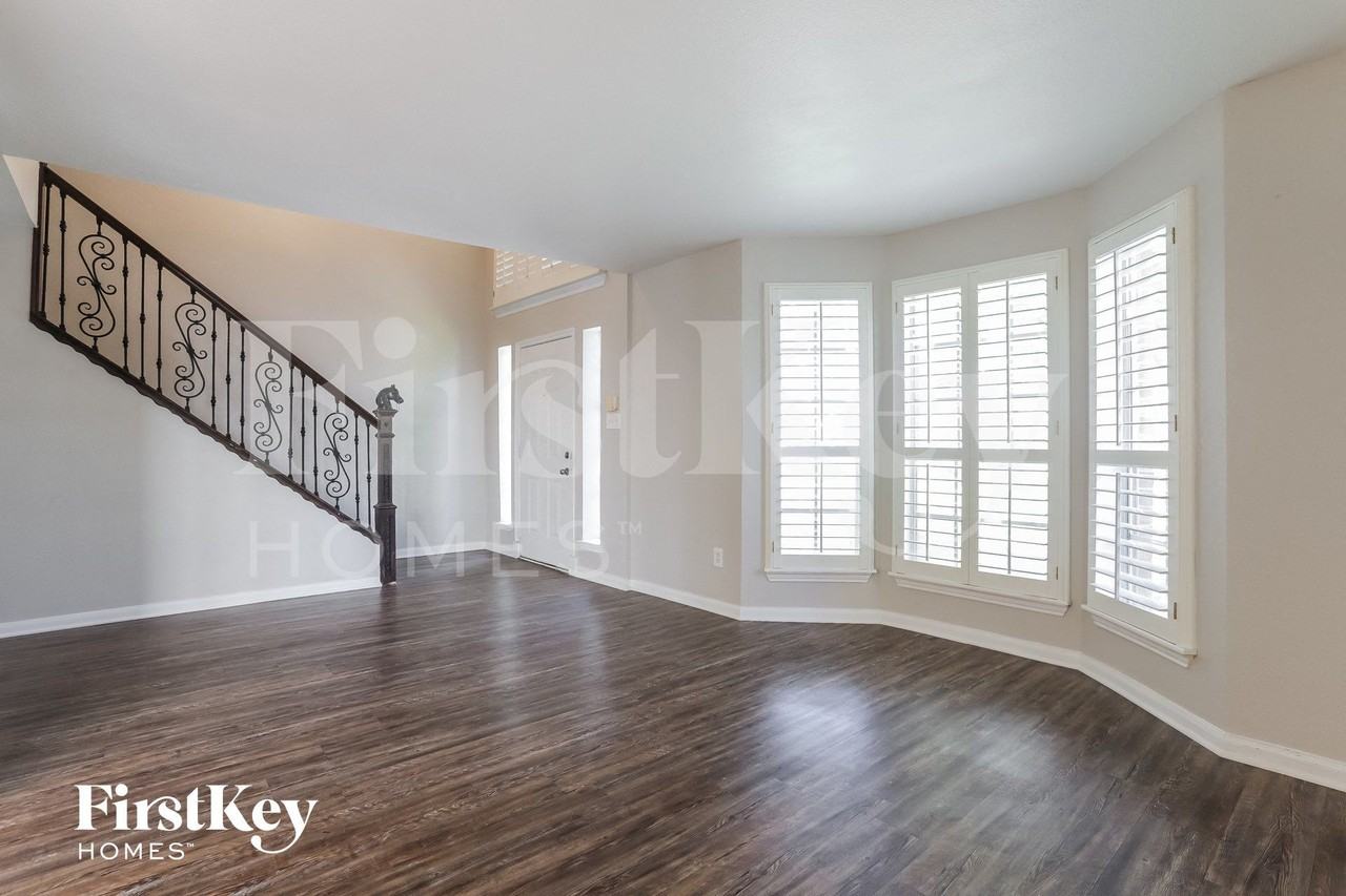 1915 Kelliwood Trails Dr - Photo 4 of 15