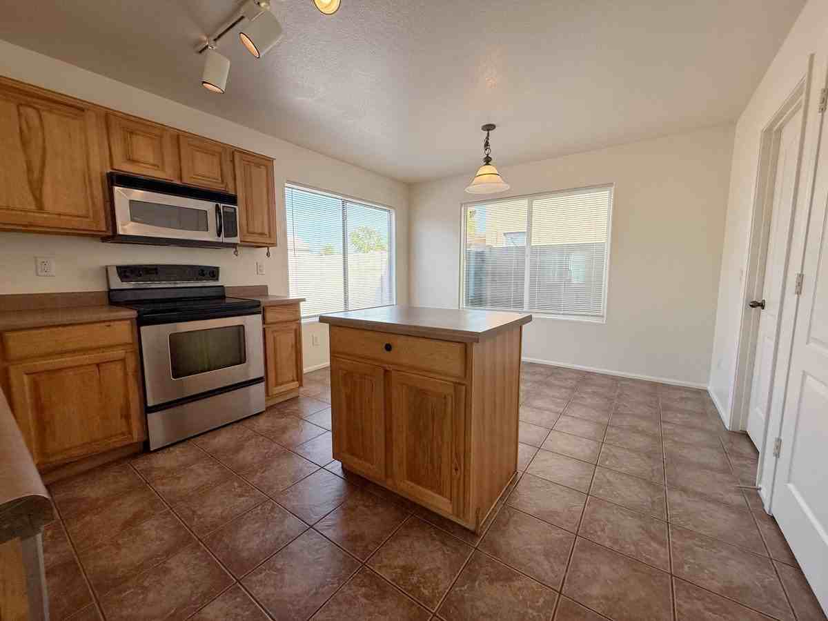 4802 W Fawn Dr - Photo 6 of 38