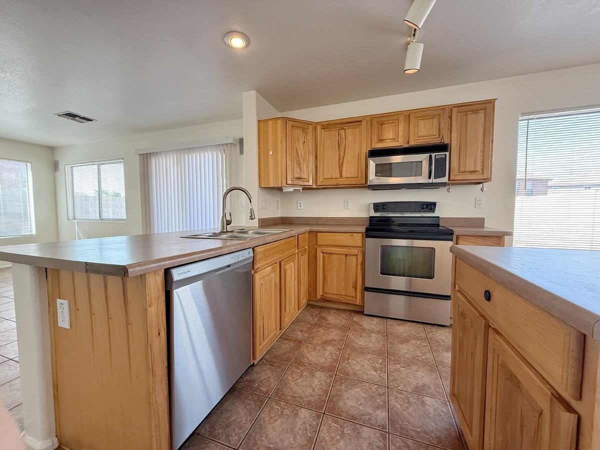 4802 W Fawn Dr - Photo 7 of 38
