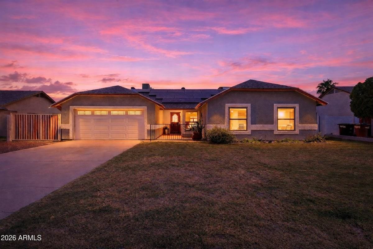 8708 W Golden Ln - Photo 4 of 50