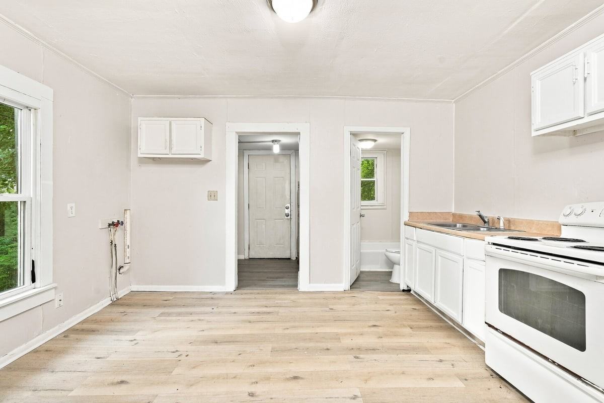 1312 Vernon Pl #A - Photo 4 of 15