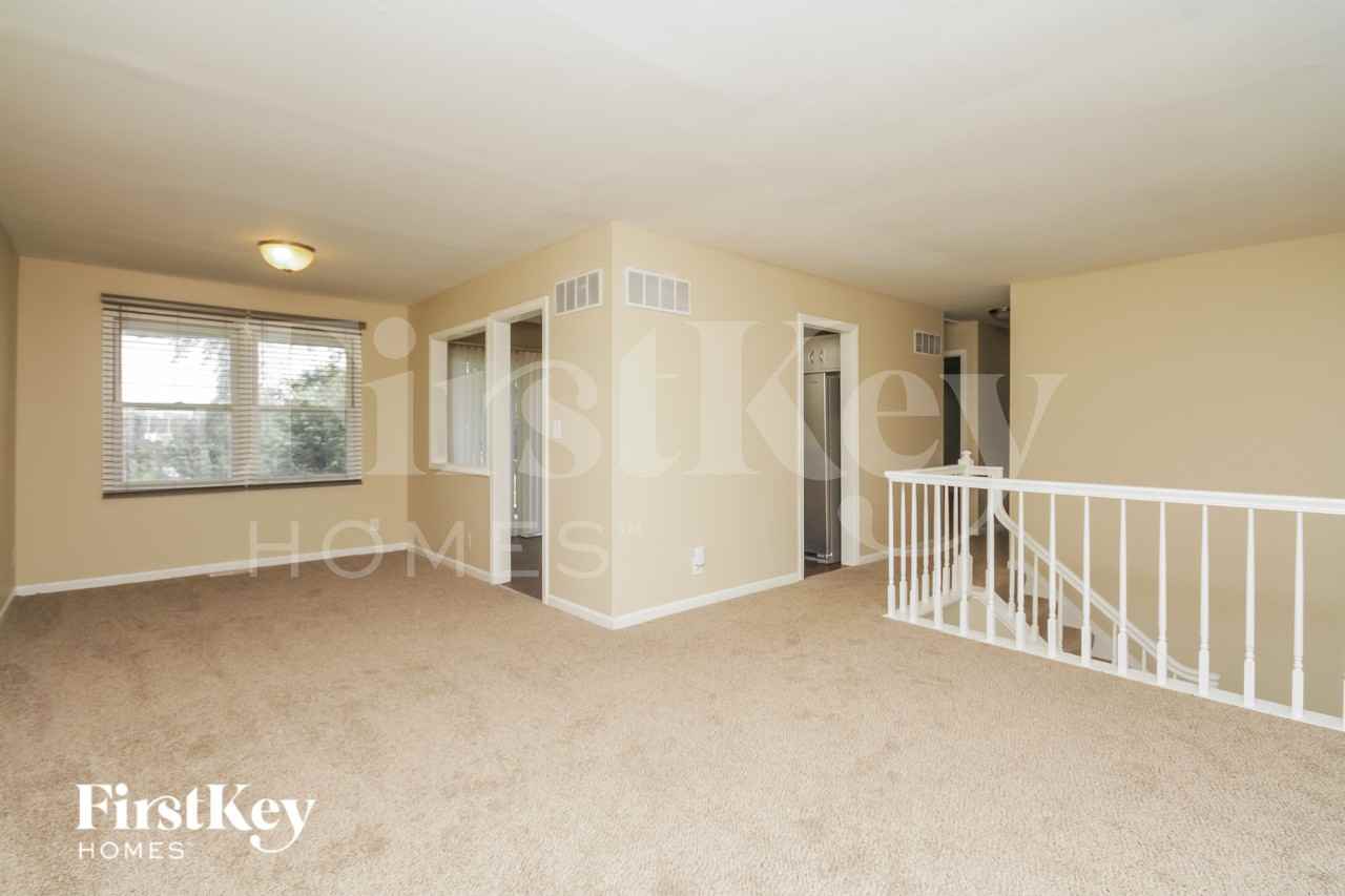 1838 Ashwood Ln - Photo 3 of 16