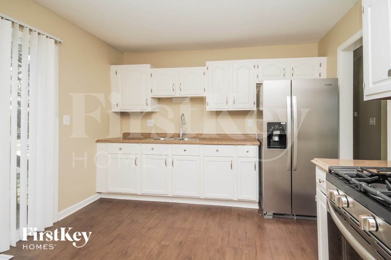 1838 Ashwood Ln - Photo 6 of 16