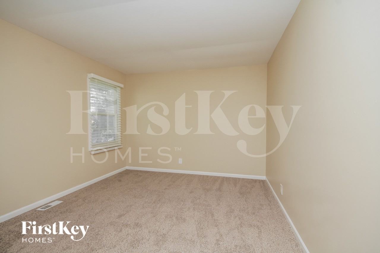 1838 Ashwood Ln - Photo 7 of 16