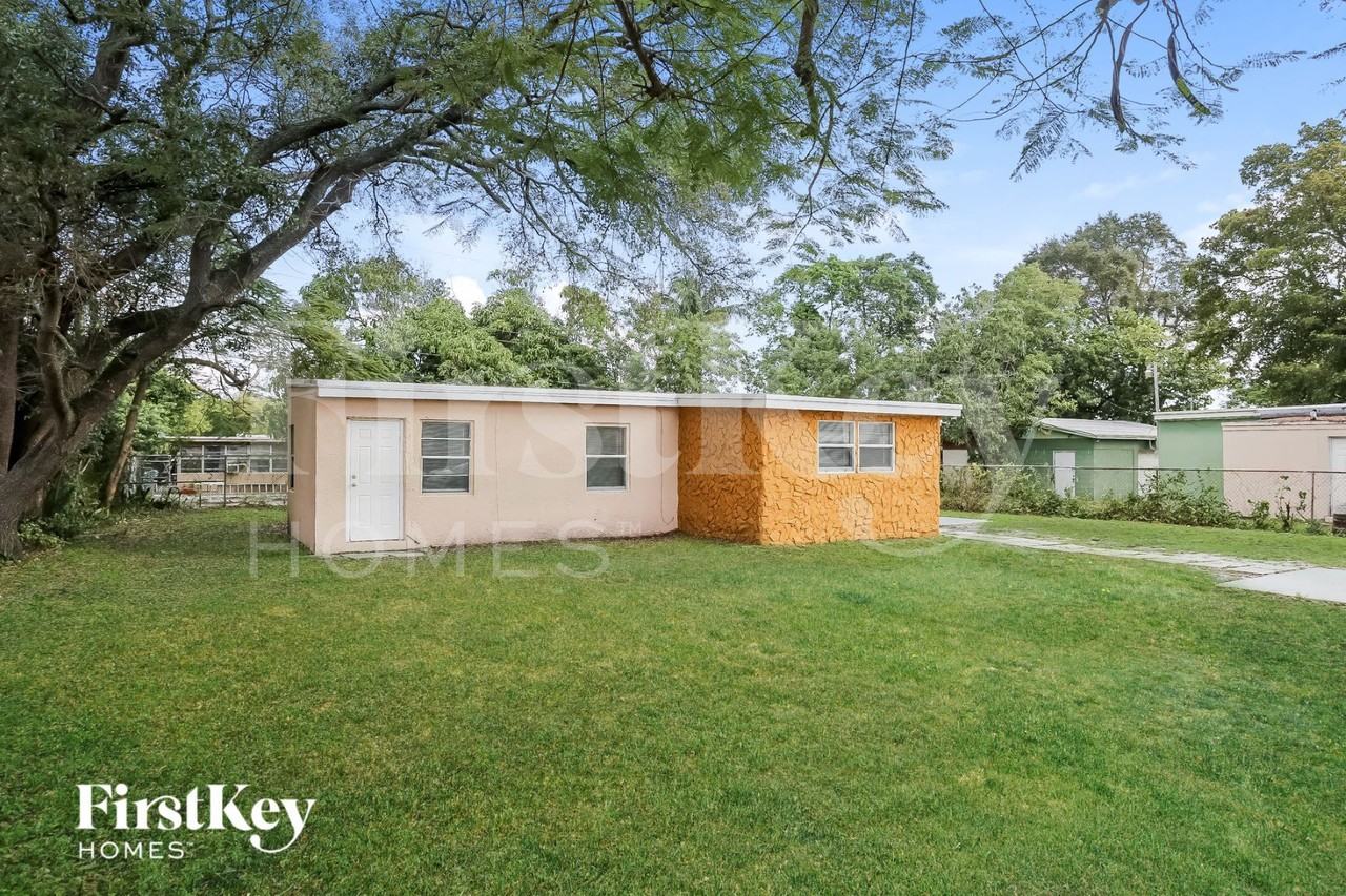 1531 Nw 11th Ct - Photo 2 of 15