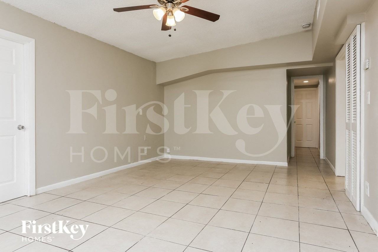 1531 Nw 11th Ct - Photo 3 of 15