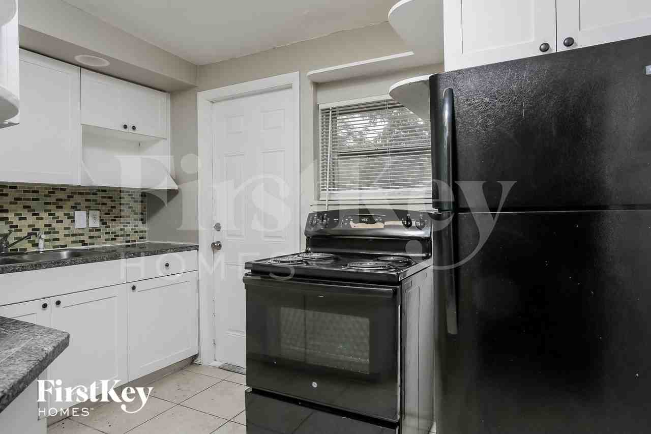 1531 Nw 11th Ct - Photo 6 of 15