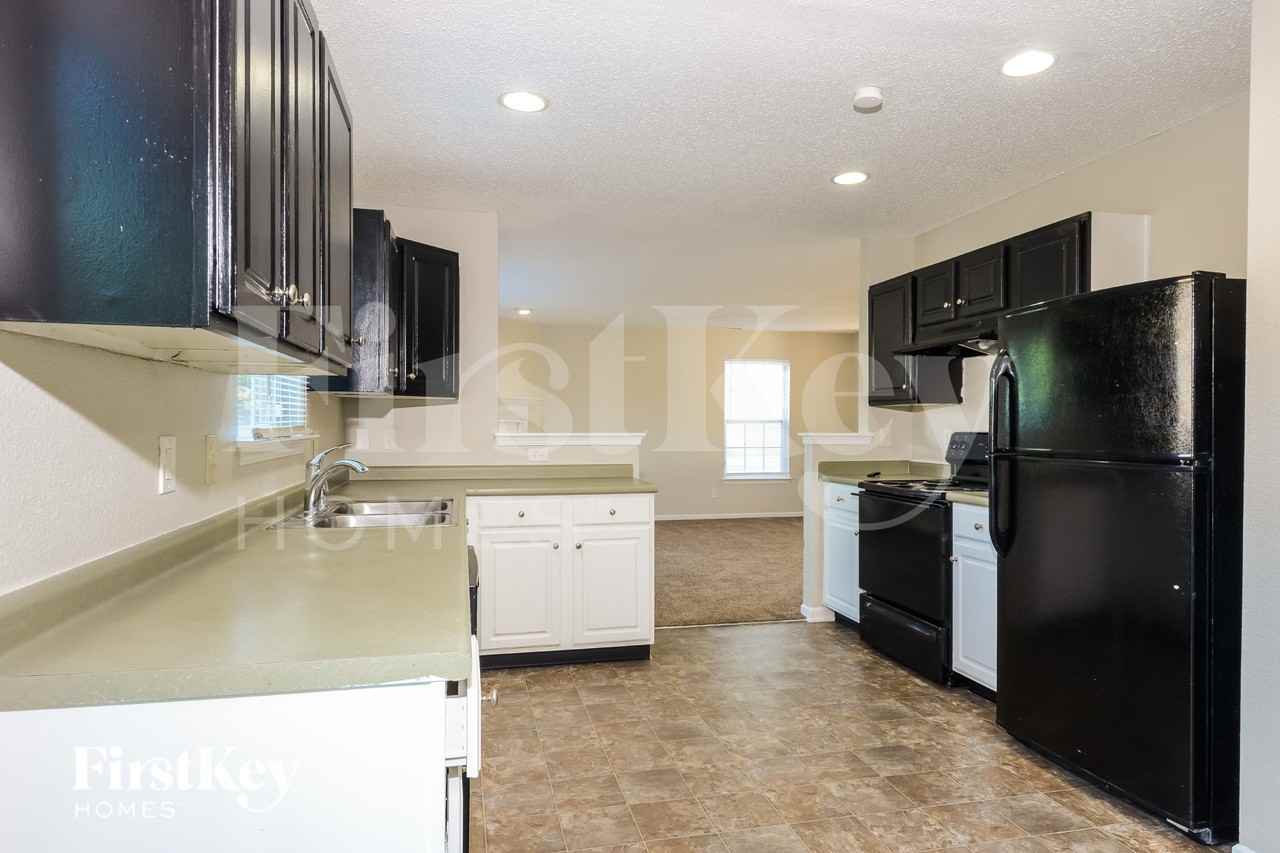 10473 Windward Dr - Photo 5 of 16