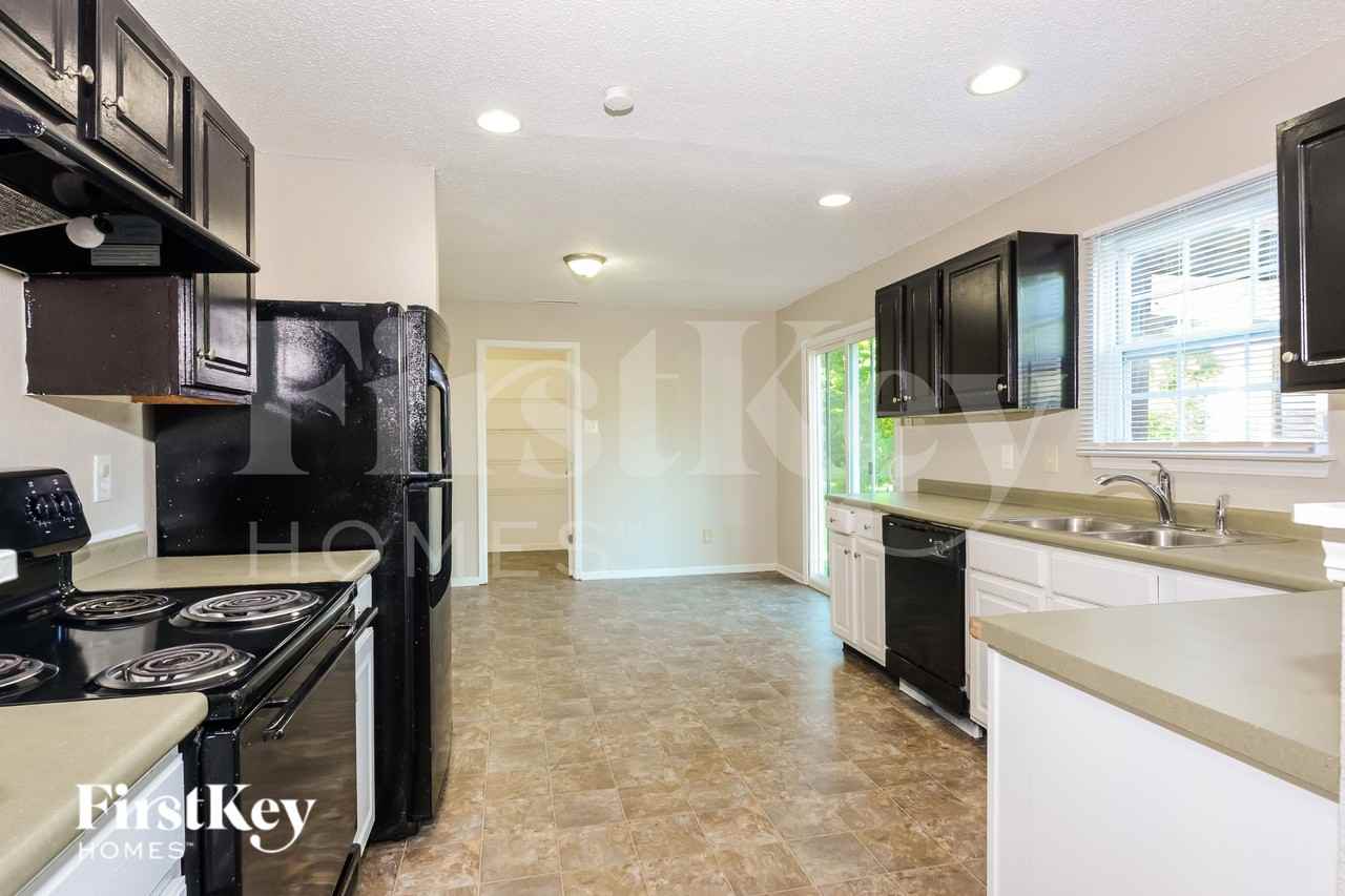 10473 Windward Dr - Photo 6 of 16