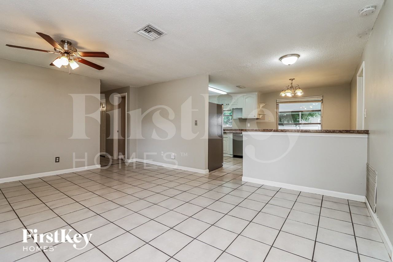 10212 127th Ave - Photo 3 of 17