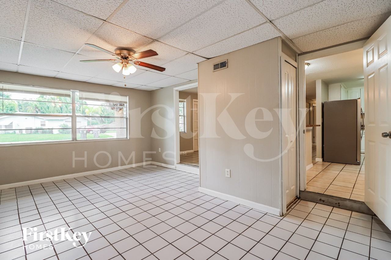 10212 127th Ave - Photo 4 of 17