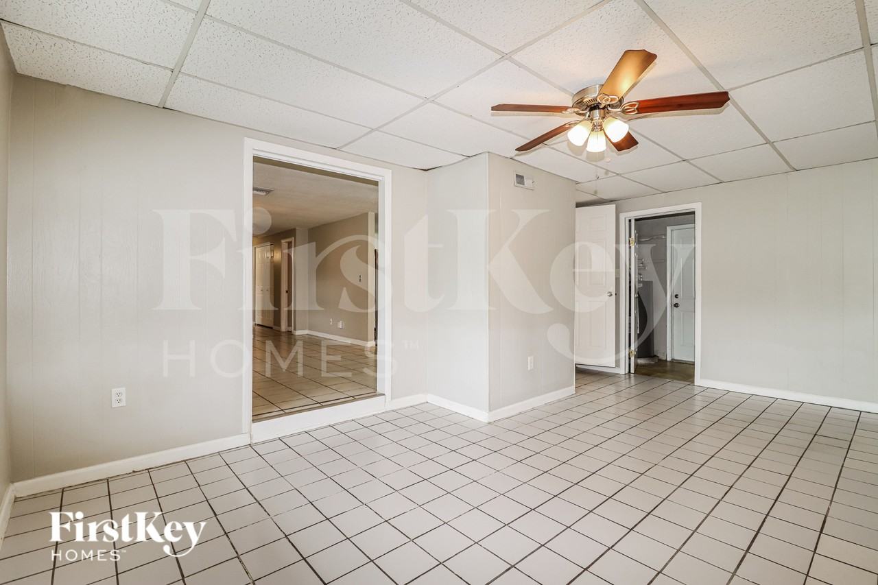 10212 127th Ave - Photo 5 of 17