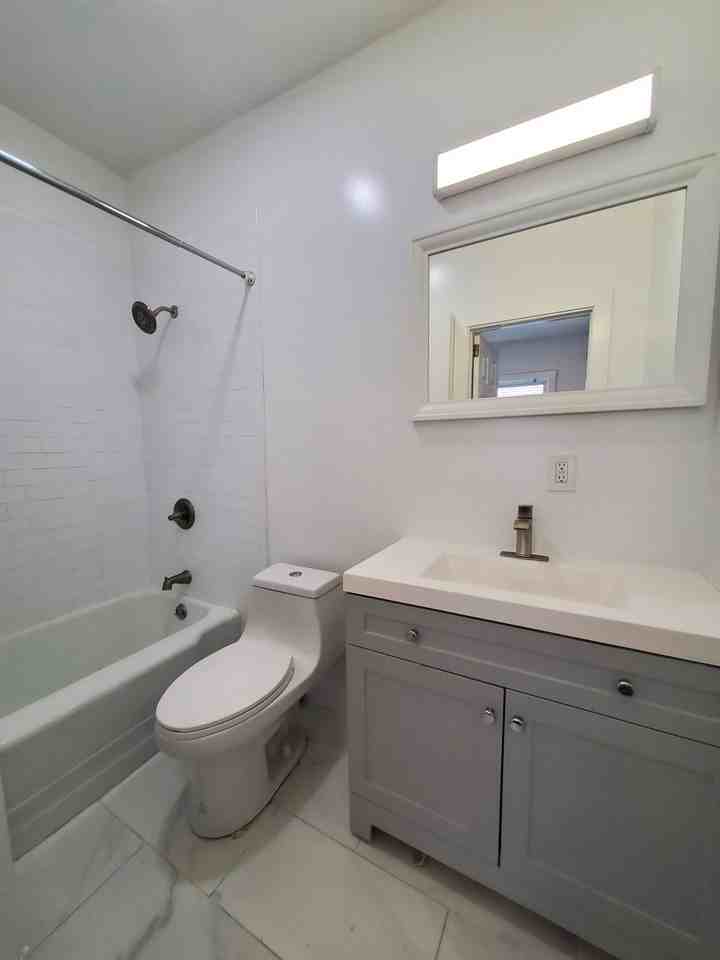 1462 Summer St #2 - Photo 3 of 3