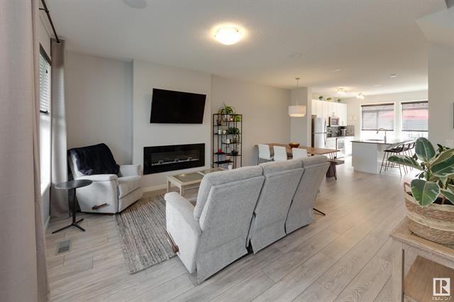 2119 160 St Sw - Photo 3 of 39