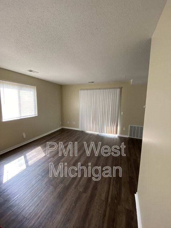 6065 In The Pines Dr Se - Photo 2 of 6