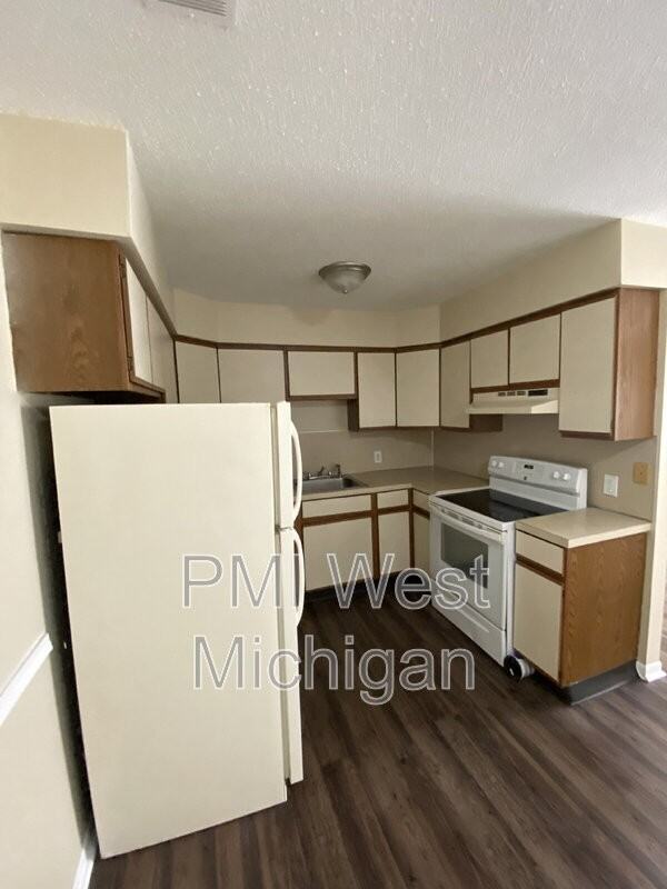 6065 In The Pines Dr Se - Photo 4 of 6