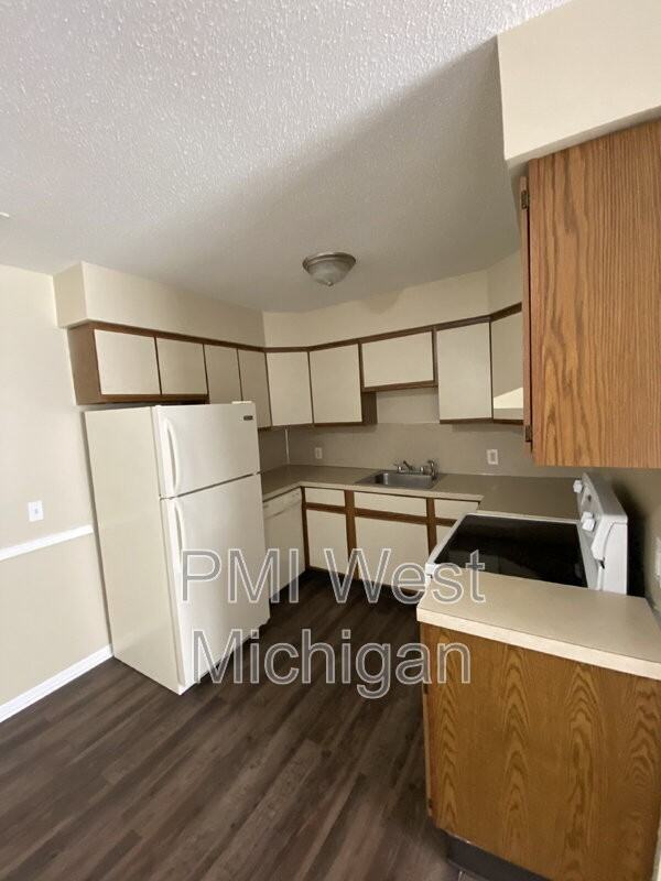 6065 In The Pines Dr Se - Photo 5 of 6