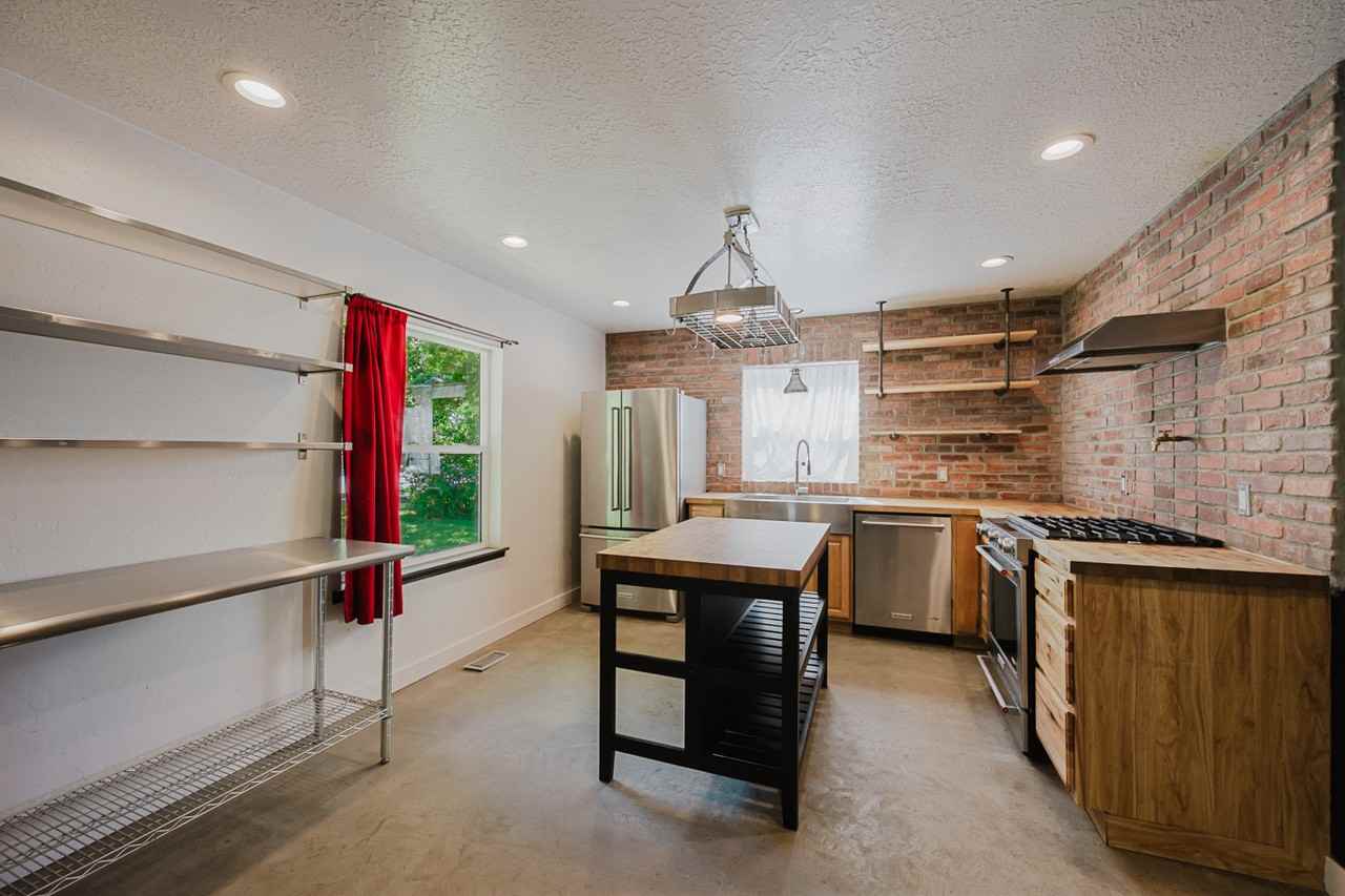 51 E 200 N #HOME - Photo 4 of 27