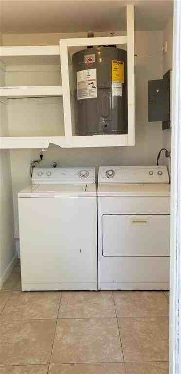 981 Ne 36th St #1 - Photo 4 of 4