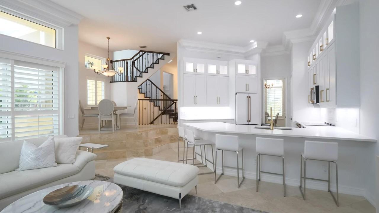 450 Surfside Ln - Photo 3 of 12