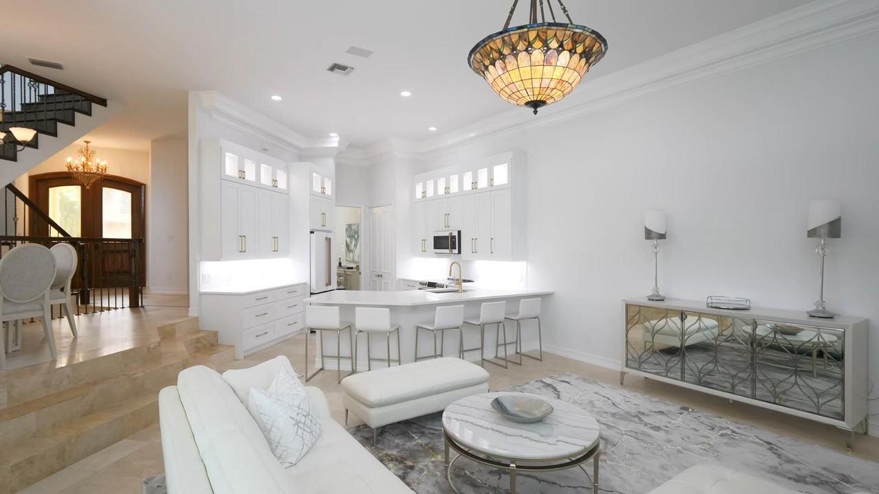 450 Surfside Ln - Photo 4 of 12