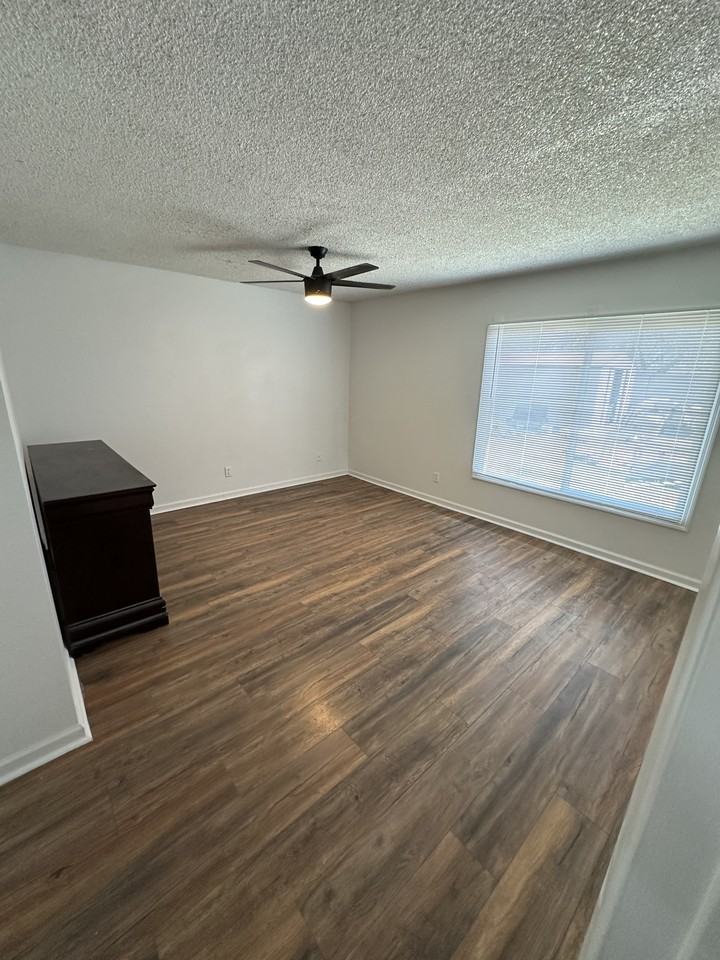 2025 W Dixon St - Photo 4 of 8
