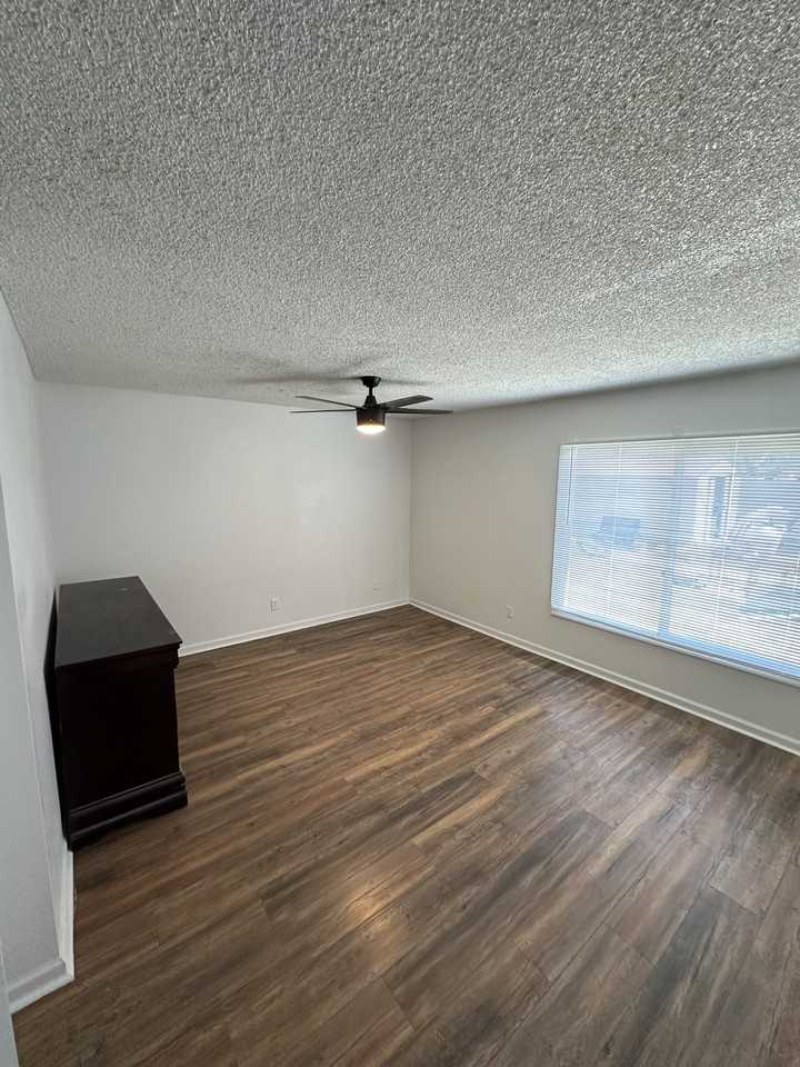 2025 W Dixon St - Photo 6 of 8