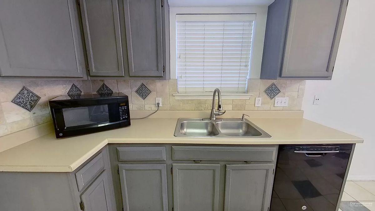 14010 Conner Downs Dr - Photo 2 of 33