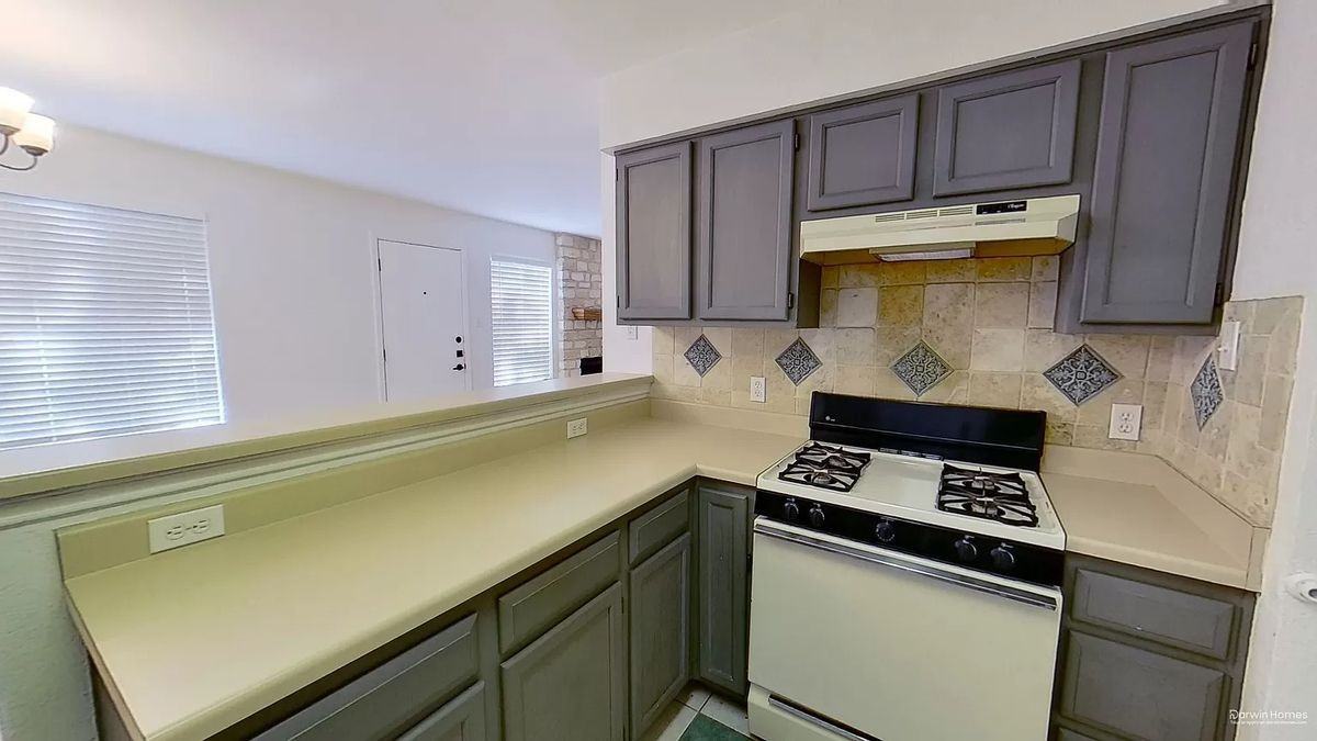 14010 Conner Downs Dr - Photo 3 of 33