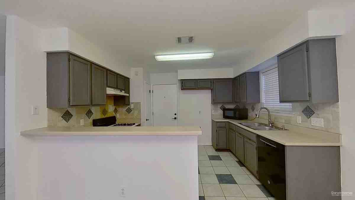 14010 Conner Downs Dr - Photo 4 of 33