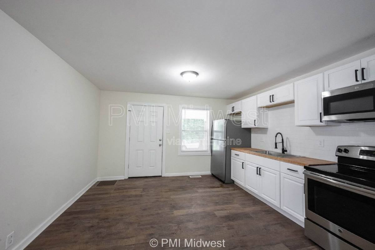 514 N Chester Ave - Photo 3 of 10
