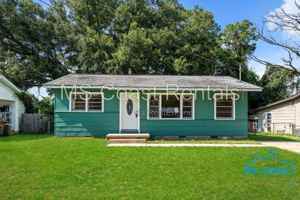 featured image of 2050 N Dr