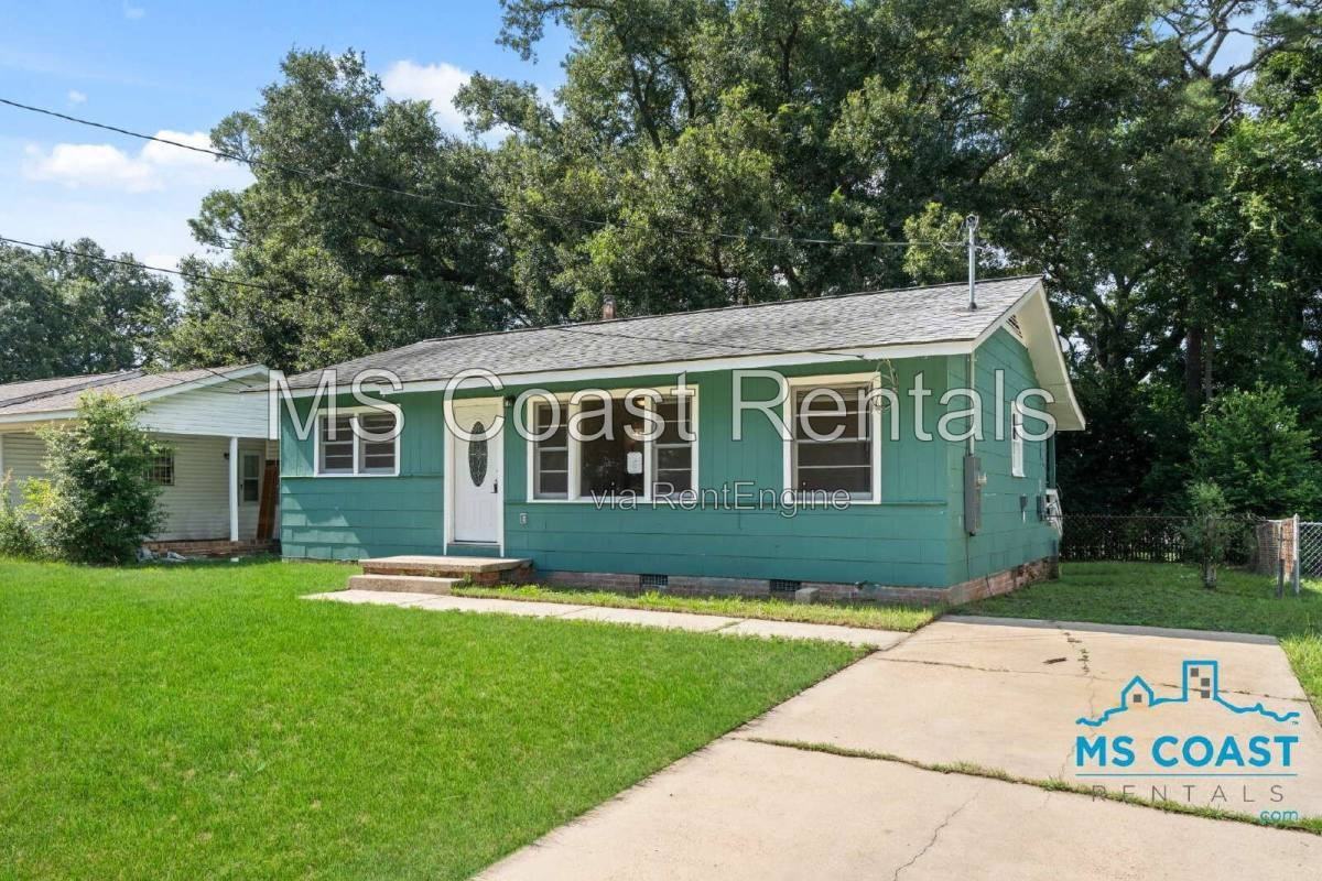 2050 N Dr - Photo 2 of 10
