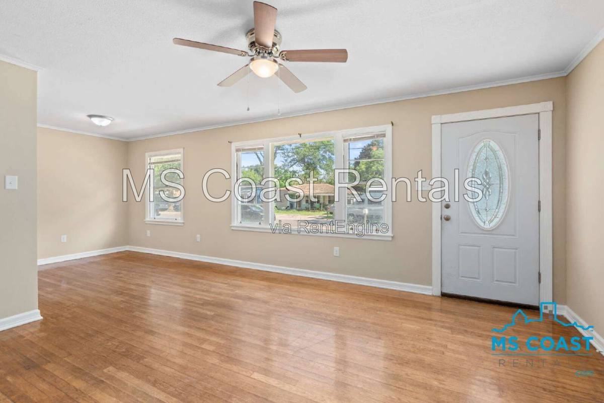 2050 N Dr - Photo 4 of 10