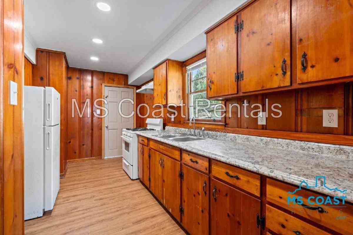 2050 N Dr - Photo 6 of 10
