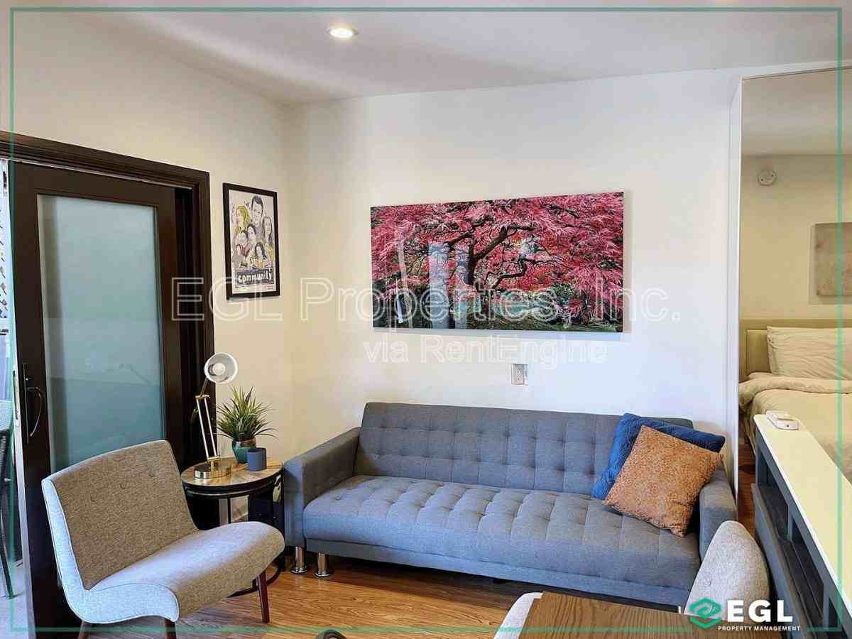 6657 Lindenhurst Ave - Photo 2 of 8