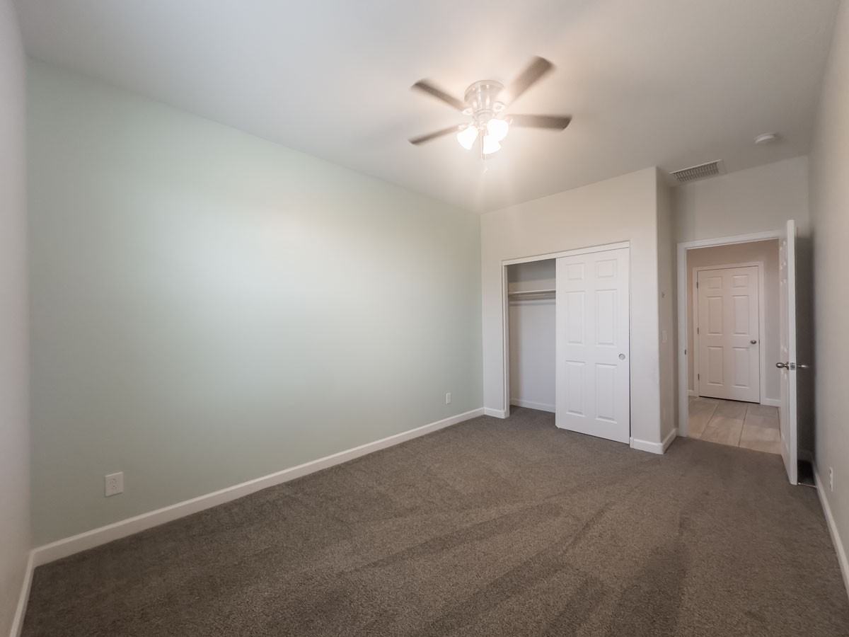 17923 W Louise Dr - Photo 4 of 27