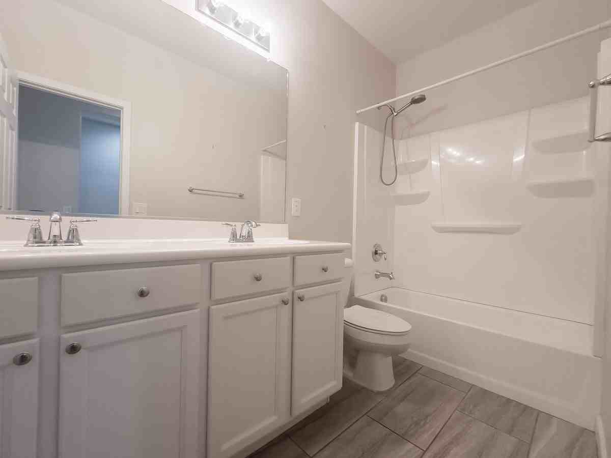 17923 W Louise Dr - Photo 5 of 27