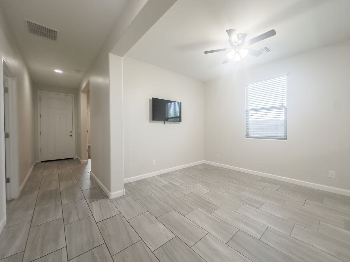 17923 W Louise Dr - Photo 6 of 27