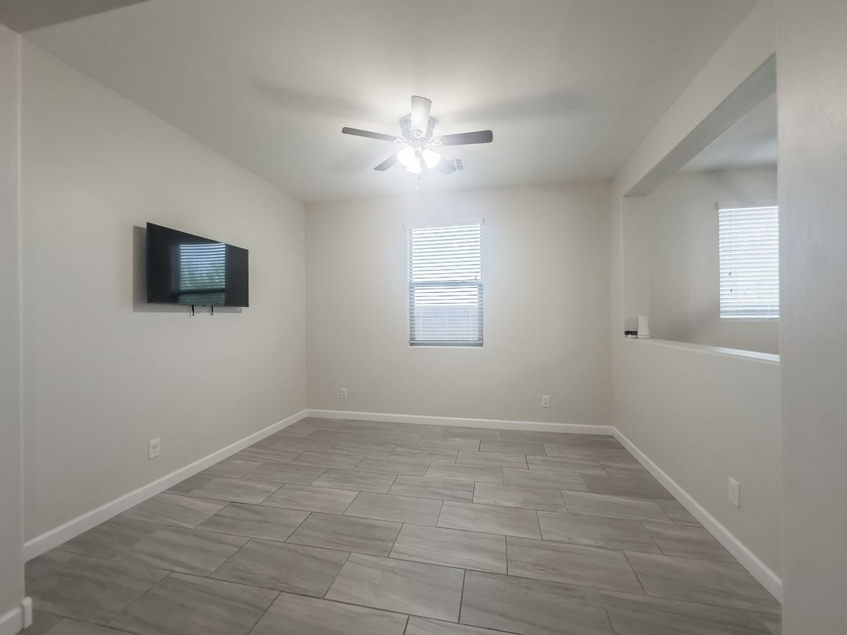 17923 W Louise Dr - Photo 7 of 27
